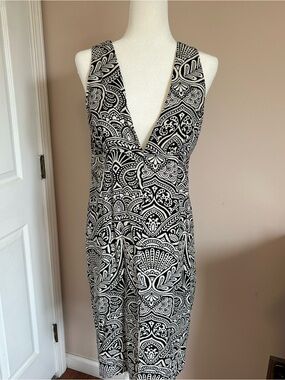 VENUS Black and White Patterned V-Neck Mini Dress